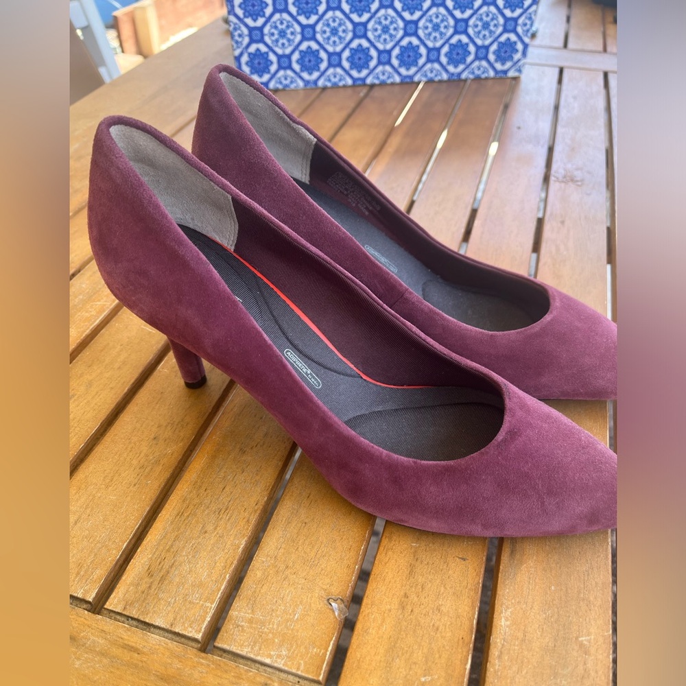 Rockport ‘Total Motion’ suede pumps with cushion insole, great condition